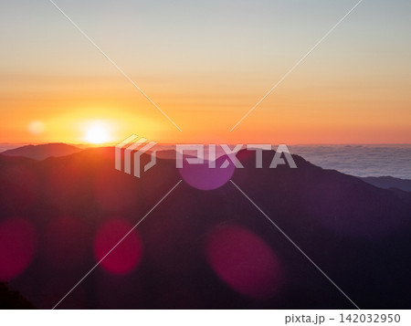 台湾最高峰、玉山登山ルートの風景 142032950