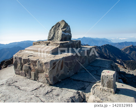 台湾最高峰、玉山登山ルートの風景 142032993