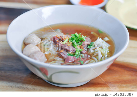 beef noodles or noodles, Chinese noodles 142033397
