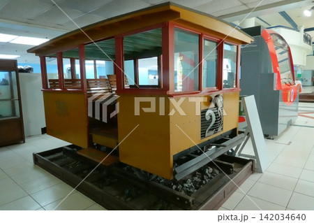 トゥトゥバン(TuTuban)駅に展示されたレトロな客車 トゥトゥバン(TuTuban)駅に展示されたレトロな客車 142034640