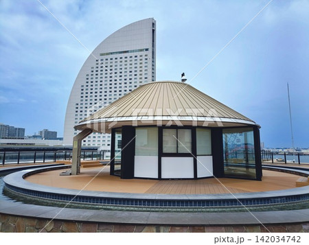 横浜みなとみらい万葉倶楽部の展望足湯庭園 横浜みなとみらい万葉倶楽部の展望足湯庭園 142034742