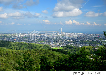 小富士山から大阪湾、関西空港、泉佐野市街を望む 【大阪府泉佐野市】 小富士山から大阪湾、関西空港、泉佐野市街を望む 【大阪府泉佐野市】 142035038