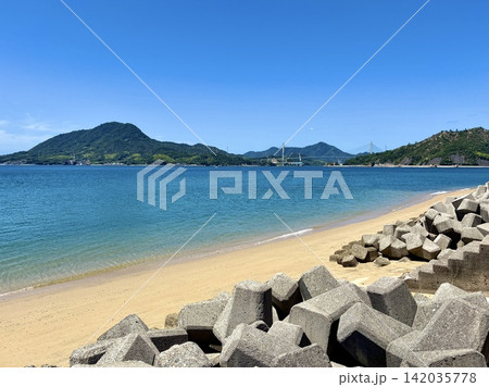 佐島から望む生口橋と透き通る海(ゆめしま海道・愛媛県上島町) 佐島から望む生口橋と透き通る海(ゆめしま海道・愛媛県上島町) 142035778