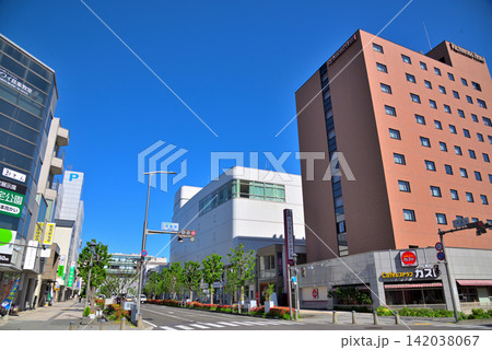 《長野県》松本市都市風景　伊勢町通り 142038067