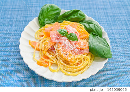 ワッサーと生ハムのオイルパスタ ワッサーと生ハムのオイルパスタ 142039066