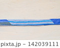 布製ストラップの縫い目とつなぎ目のアップ 142039111