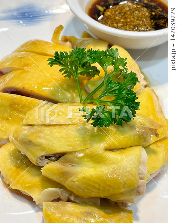 中国広東料理の前菜 白切鶏(パイチーヂー) 中国広東料理の前菜 白切鶏(パイチーヂー) 142039229