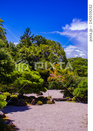 友禅苑 晴天の日に昭和の名園を巡る贅沢 友禅苑 晴天の日に昭和の名園を巡る贅沢 142039282