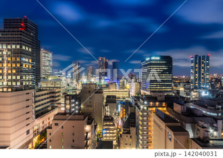 Modern illuminated city skyline and skyscrapers at night in Toshima, Ikebukuro, Tokyo, Japan Modern illuminated city skyline and skyscrapers at night in Toshima, Ikebukuro, Tokyo, Japan 142040031