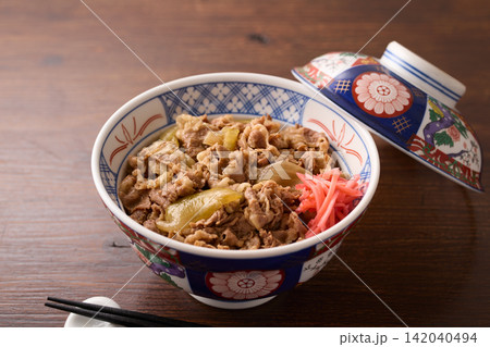紅生姜を乗せた牛丼 紅生姜を乗せた牛丼 142040494