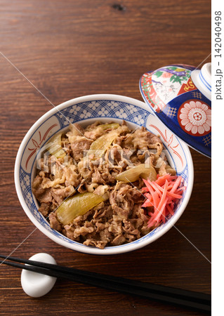 紅生姜を乗せた牛丼 紅生姜を乗せた牛丼 142040498