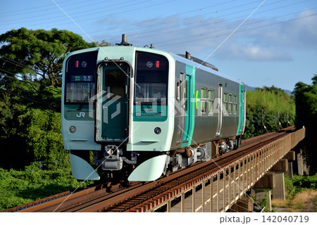 高徳線を走る1500型単行列車 高徳線を走る1500型単行列車 142040719