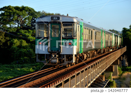高徳線を走る1200型普通列車4両 高徳線を走る1200型普通列車4両 142040777