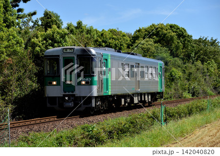 高徳線を走る1200型単行列車 高徳線を走る1200型単行列車 142040820
