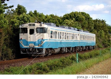 高徳線を走るキハ47系普通列車2両 高徳線を走るキハ47系普通列車2両 142040942