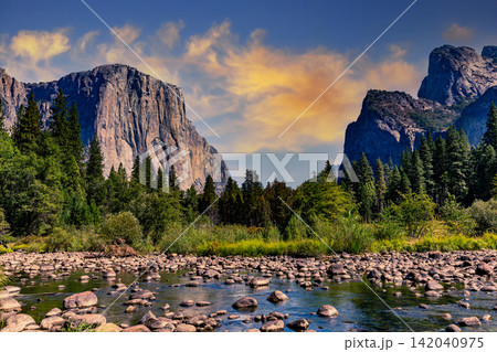 Yosemite valley, Yosemite national park Yosemite valley, Yosemite national park 142040975