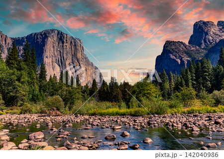 Yosemite valley, Yosemite national park Yosemite valley, Yosemite national park 142040986