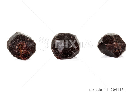 macro mineral stone  Garnet, on a white background 142041124