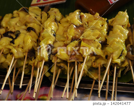 Grilled bamboo shoot skewer with yellow vegetable pieces served on tray 142041477