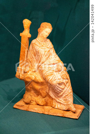 Ancient roman marble statue. Antique sculpture. High quality photo 142041499