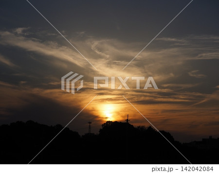 幻想的な夕景 142042084