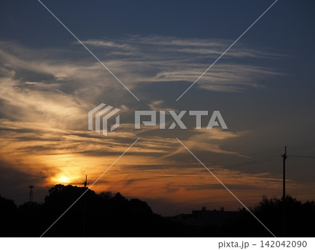 幻想的な夕景 142042090