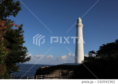青空と日御碕灯台 142043362