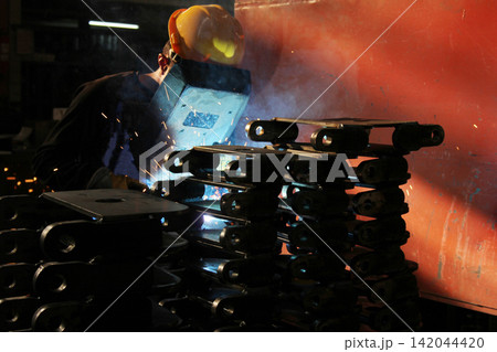 metal welding worker at factory metal welding worker at factory 142044420