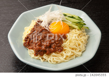ジャージャー麺 142045355