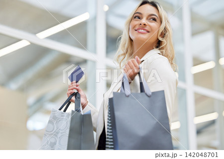 Shopping bag, smile or happy woman with credit card in mall for bargain, choice or financial payment. Sale, fashion deal or excited customer with package for purchase, clothes offer or retail promo Shopping bag, smile or happy woman with credit card in mall for bargain, choice or financial payment. Sale, fashion deal or excited customer with package for purchase, clothes offer or retail promo 142048701