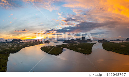 Aerial view of Peaceful Ocean View Under a Spectacular Evening Sky 142048767