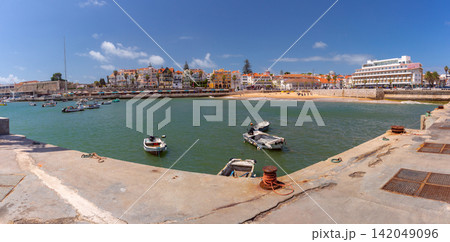 Panoramic View of Cascais Bay with Boats and Waterfront in Portugal 142049096