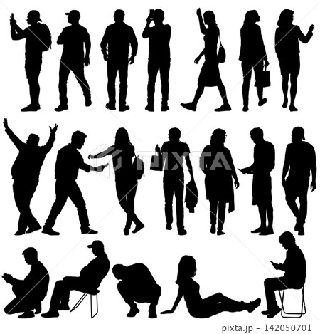 Set of black silhouettes of men and women taking selfies with smartphones on white background 142050701