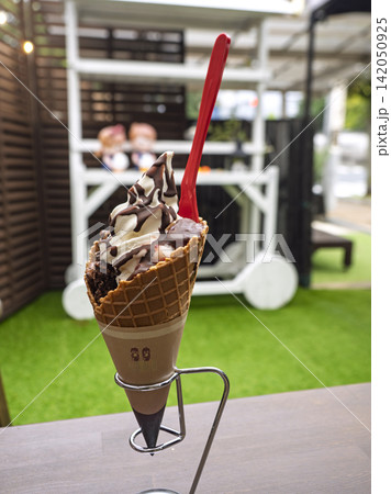 とろけるチョコとブラウニーの贅沢ソフトクリーム とろけるチョコとブラウニーの贅沢ソフトクリーム 142050925
