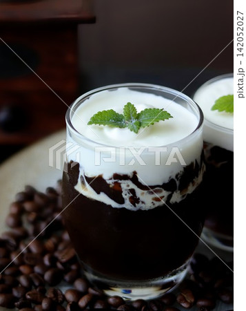 生クリームかけコーヒーゼリー 生クリームかけコーヒーゼリー 142052027