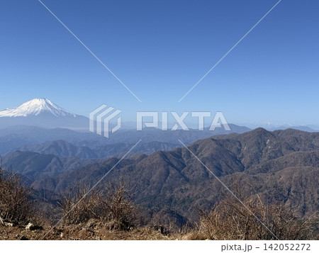 塔ノ岳から望む富士山と山並み 塔ノ岳から望む富士山と山並み 142052272