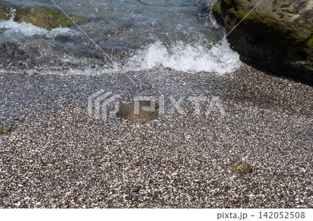 神奈川県 三浦半島 城ヶ島の波打ち際 神奈川県 三浦半島 城ヶ島の波打ち際 142052508