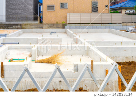住宅の基礎工事 ベタ基礎 住宅の基礎工事 ベタ基礎 142053134