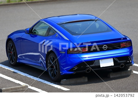 青い国産スポーツカー　イメージ 142053792