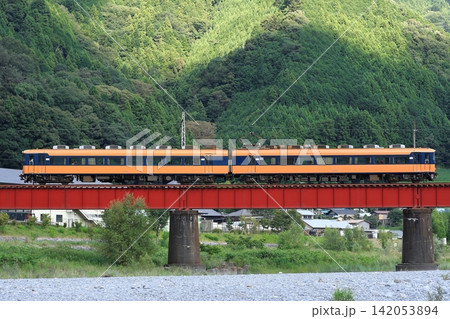 大井川第一橋梁を渡る大井川鉄道16000系電車(元近鉄特急12200系)_2010/8/31撮影 大井川第一橋梁を渡る大井川鉄道16000系電車(元近鉄特急12200系)_2010/8/31撮影 142053894