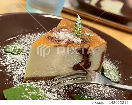 シナモンロール風チーズケーキ 142055255