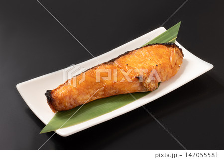 ［チリ産　新潟加工］トラウトサーモン焼き（本造り　塩干し） 142055581