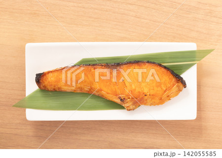 ［チリ産　新潟加工］トラウトサーモン焼き（本造り　塩干し） 142055585