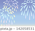 淡い色合いの美しい花火の背景 142058531