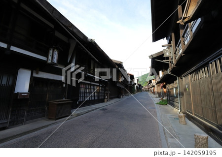 長野 塩尻 奈良井宿 重伝建地区の古い街並み 長野 塩尻 奈良井宿 重伝建地区の古い街並み 142059195