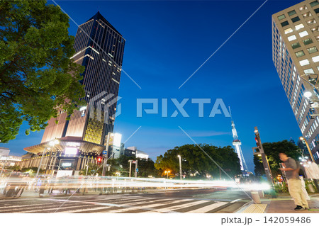名古屋・栄 広小路久屋東交差点 都市風景 ザ・ランドマーク名古屋栄 中部電力 MIRAI TOWER 名古屋・栄 広小路久屋東交差点 都市風景 ザ・ランドマーク名古屋栄 中部電力 MIRAI TOWER 142059486