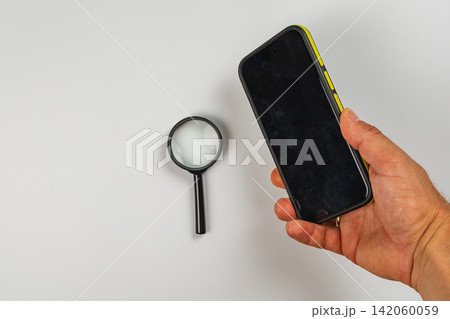 Using a magnifying glass and smartphone for searching and inspecting Using a magnifying glass and smartphone for searching and inspecting 142060059