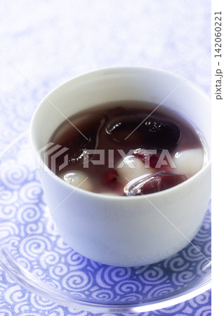 氷入りの冷やし白玉ぜんざい 氷入りの冷やし白玉ぜんざい 142060221