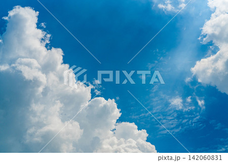 Beautiful blue sky and white cumulus clouds abstract background. Cloudscape background. Blue sky and fluffy white clouds on sunny day. Nature weather. Bright day sky for happy day background. Beautiful blue sky and white cumulus clouds abstract background. Cloudscape background. Blue sky and fluffy white clouds on sunny day. Nature weather. Bright day sky for happy day background. 142060831