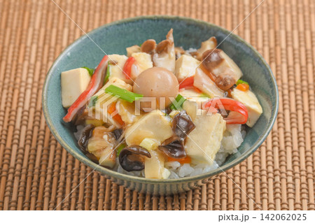 豆腐の中華丼 豆腐の中華丼 142062025